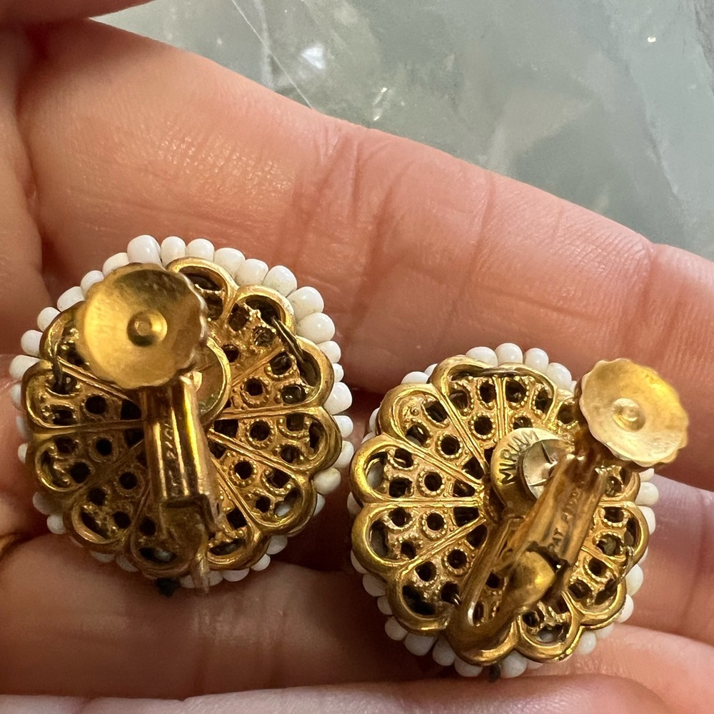 Miriam Haskell Vintage Signed Milk Glass and Gold Filigree Earrings - Picture 5 of 6